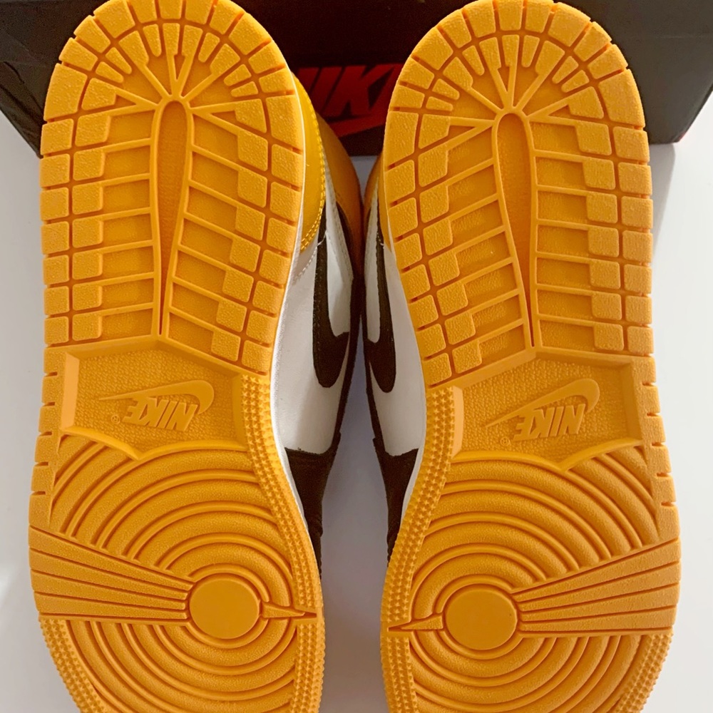 ❌SOLD🎁Nike Air Jordan 1 Retro High OG Taxi Yellow Toe WMNS 8 - Picture 5 of 10